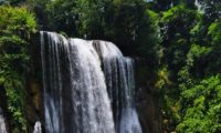 Schöner Wasserfall in Honduras