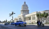 Verkehr am Capitol von Havanna