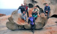Gruppenbild am bizzaren Felsen auf Kangaroo Island