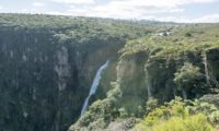 Blick auf den Mutarazi Wasserfall