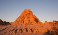 Ein Teil der Chinese Wall im Mungo National Park