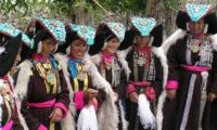 Tibetanischer Frauen in Ihrer festlichen Tracht