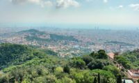 Aussichtspunkt am Tibidabo mit Blick auf Barcelona