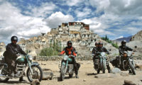 Im Hintergrund das Kloster Thiksey in Leh