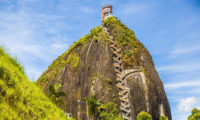 Der Felsen el Penol mit spektakulärem Treppenhaus