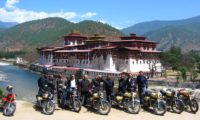Bhutan Gruppenbild am Punakaka Dzong
